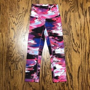 Size 4 Lululemon Wunder Under Crops